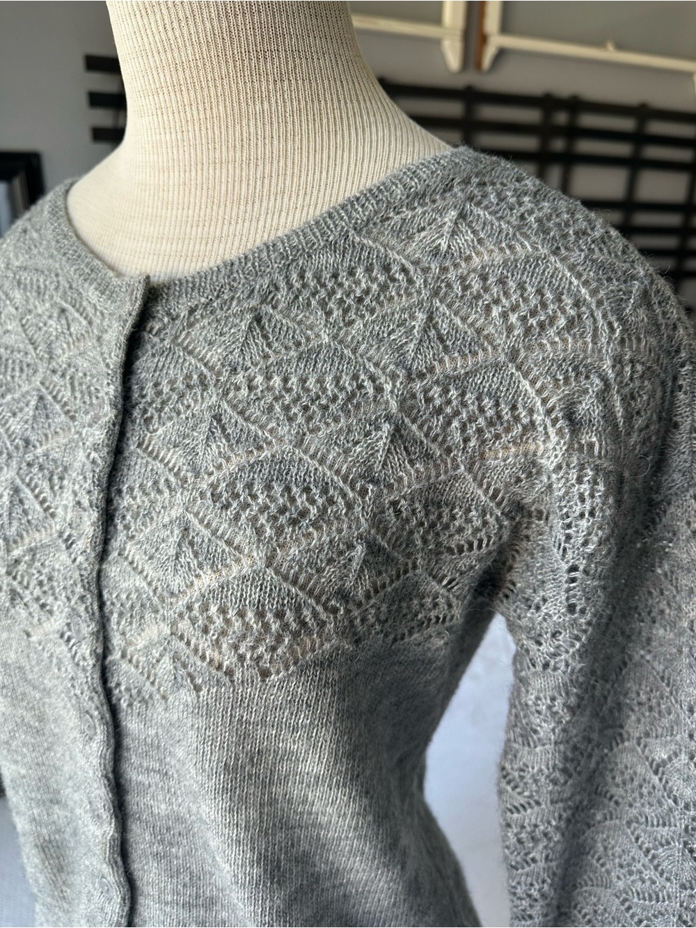 Coupe Collection gray lace-yoke Cardigan, size medium - Picture 4 of 12